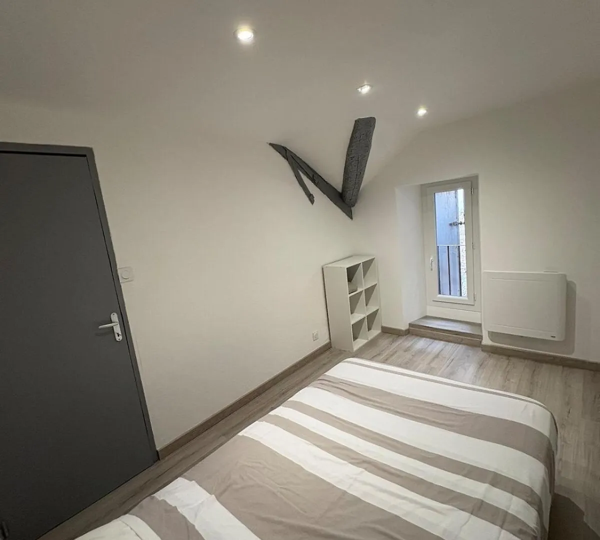 Appartement Renove En Centre-Ville Avec Terrasse Millau Apartment